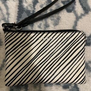 Coach wallet slightly used/missing zipper strap